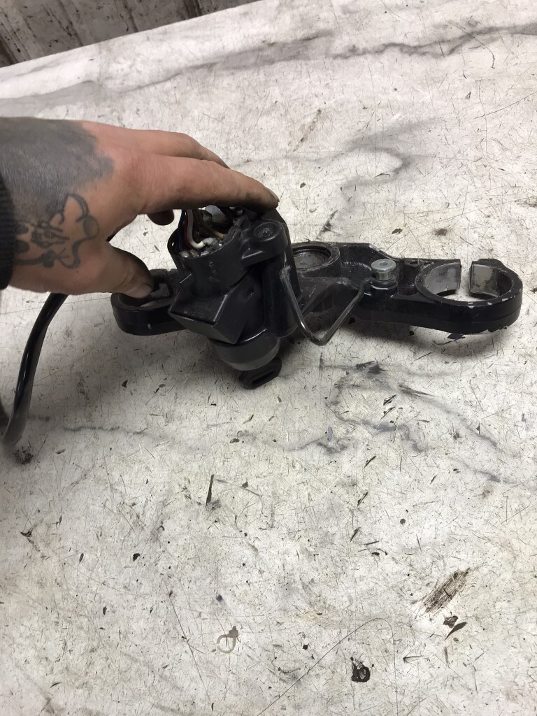04 Kawasaki ZX 636 6 ZX6 ZX636 Ninja Ignition Triple Tree Lock and