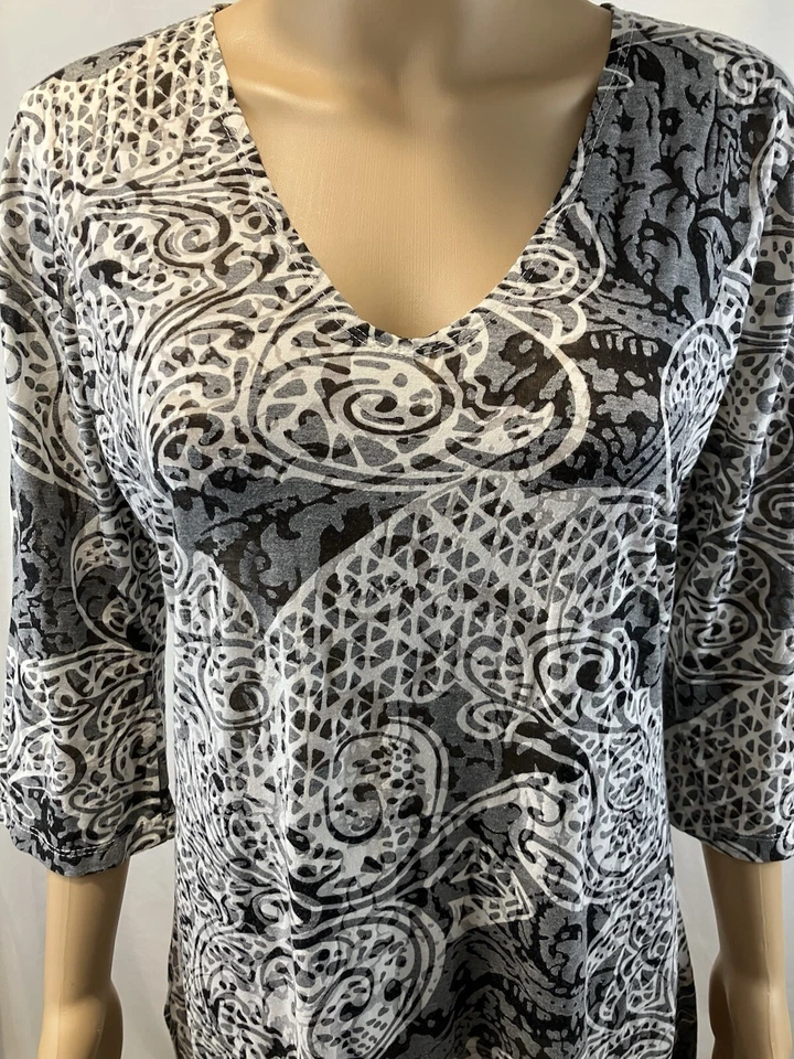 Encubrimiento de Natación J. Valdi, Negro, Blanco y Gris, Talla Mediana Foto 2 de 4