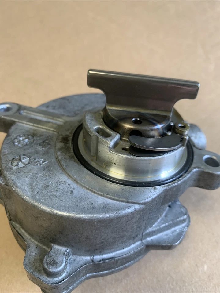 BMW 2004-2010 X5 545i 745i 550i 650i 750i 4.4l 4.8l Vacuum Pump OEM 11667635657 - Image 4 of 4