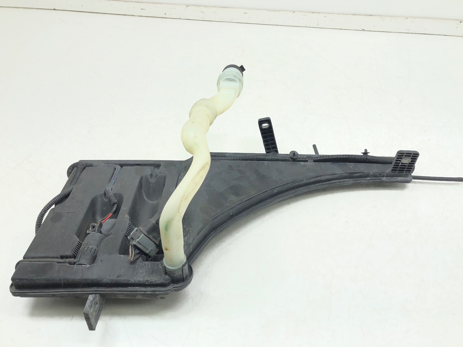 2014-2020 MASERATI GHIBLI WINDSHIELD WASHER FLUID TANK BOTTLE RESERVOIR OEM.