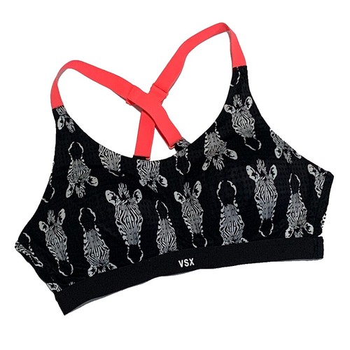 Il Nude Look Di Jennifer Aniston: Alla Premiere Del Nuovo Film Indossa Labitino A Rete Trasparente