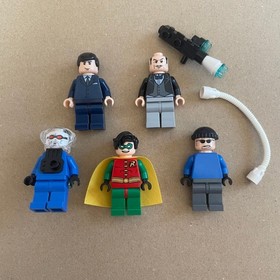 [LEGO] Batman 7783 Batcave Penguin Mr Freeze Figures