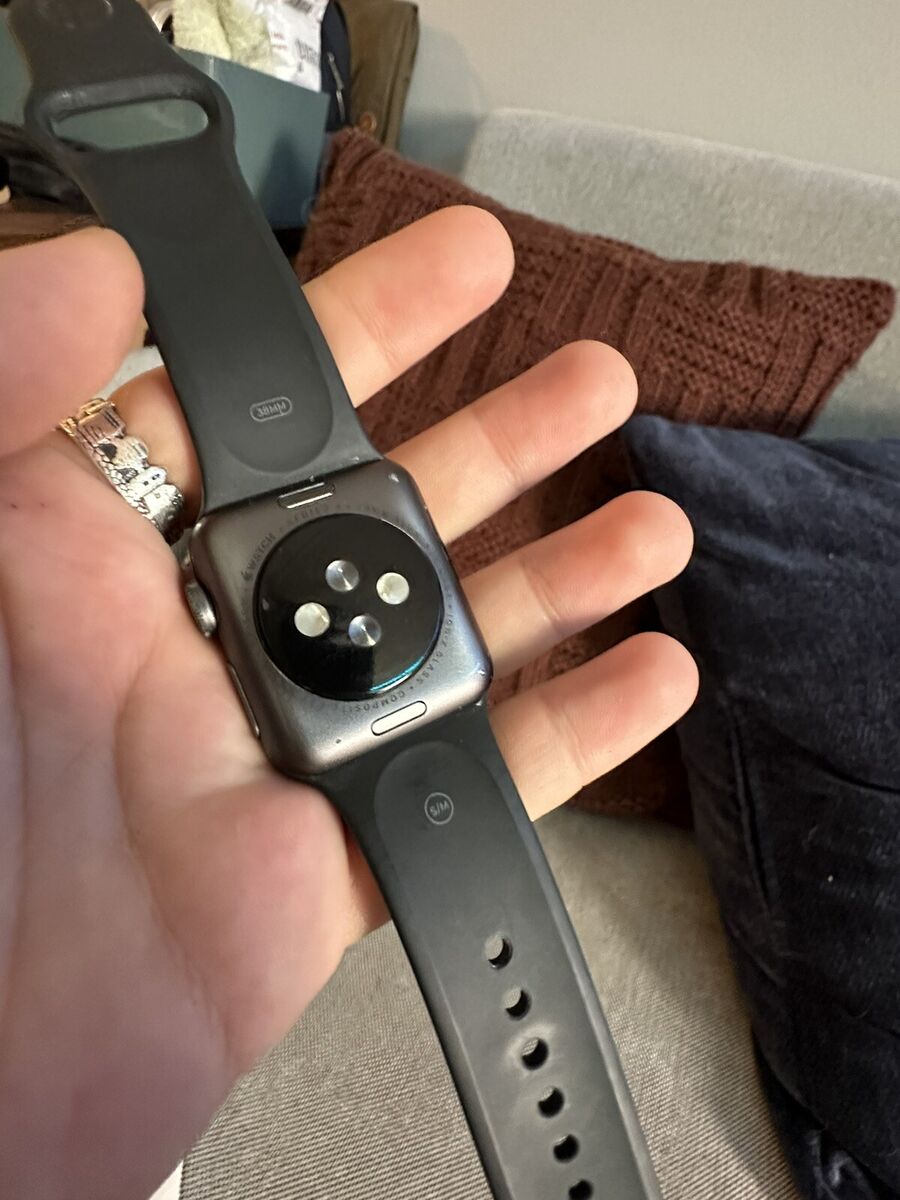 Apple Watch Series 3 38mm Space Gray Aluminum Case with Apple Watch Series 3 38mm Space Gray Aluminum Case with