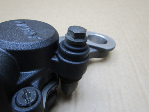 Yamaha YZF-R1 2013 Bremssattel hinten Nissin (14236) - Bild 5 von 8