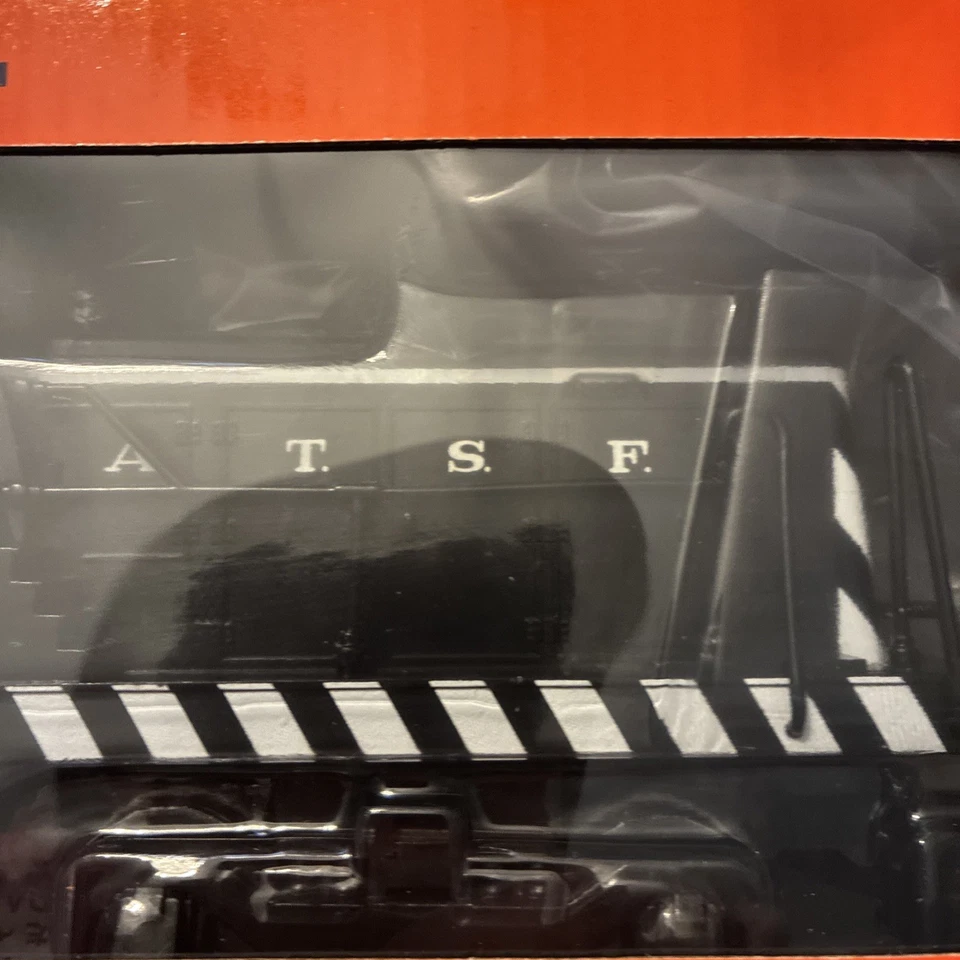 Lionel O Scale Santa Fe LionChief 44 Tonner Diesel Switcher - Image 4 of 4