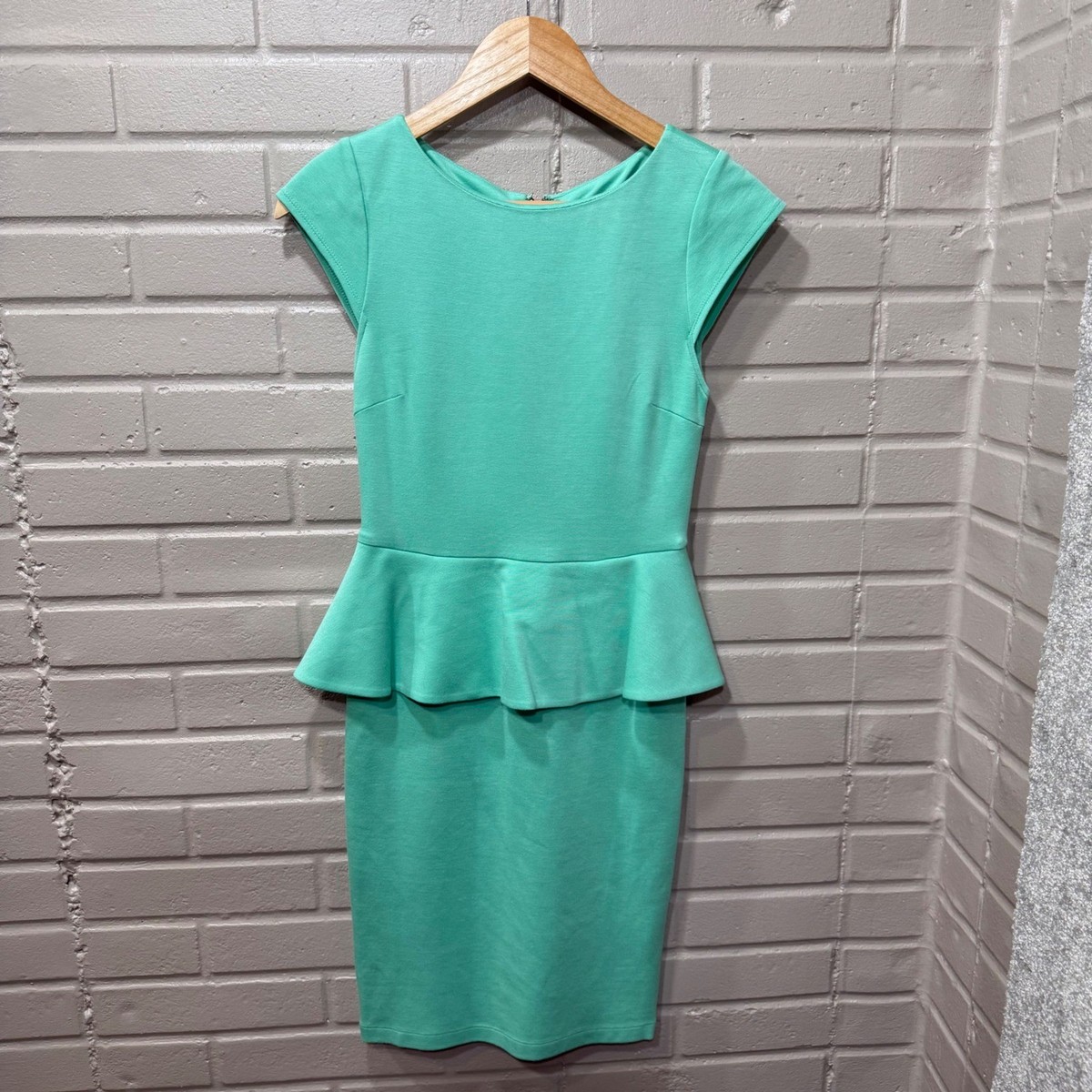 Alice + Olivia Peplum Sheath Dress Seafoam Mint Green Sz 2 2010s Office Siren View 4