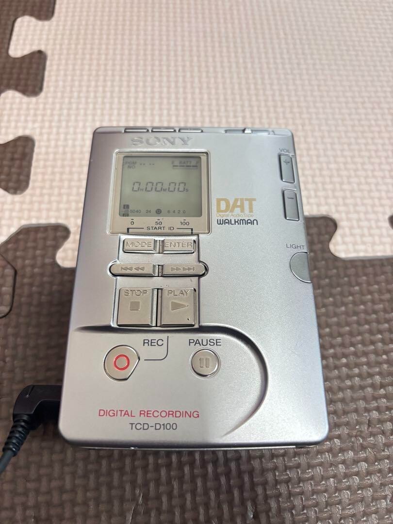 Working Sony Tcd-D100 Recording Dat Walkman Portable Digital