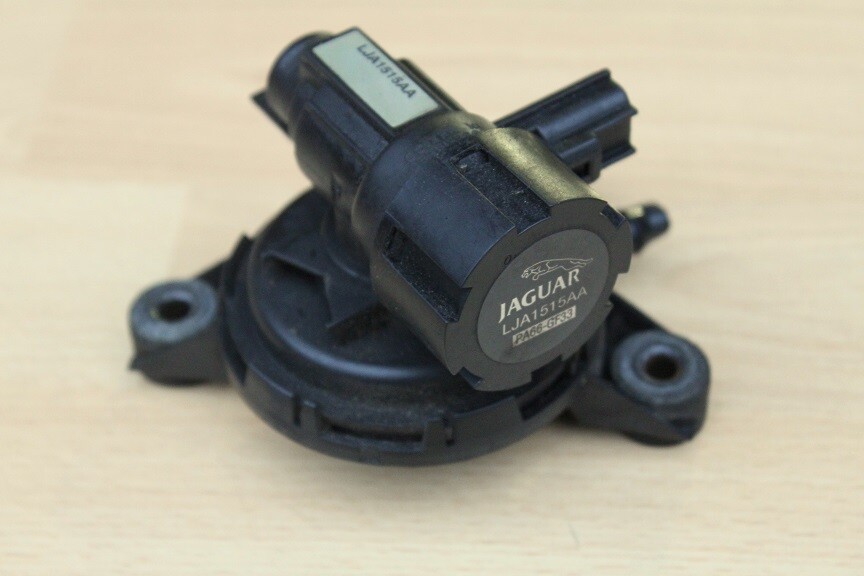 PURGE VALVE / FUEL VACUUM SOLENOID LJA1515AA Jaguar XK8 XKR 19962000