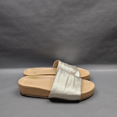 Beek Pelican Sandals Womens 8 Silver Metallic Leather Slide Platform Wedge