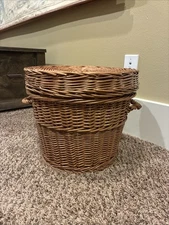 Vintage Large Wicker Basket Laundry Woven Brown Hamper Lid Retro Storage READ