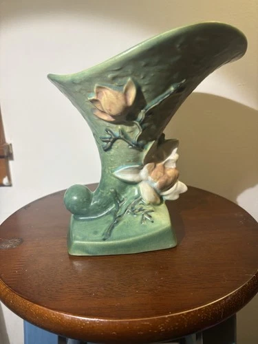 Very Fine 40's Roseville USA Art Pottery 184-6" Green Cornucopia Magnolia Vase