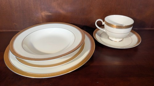 Mikasa Palatial Gold L3234 10-pc Dinnerware Set Service for 2 Fine China