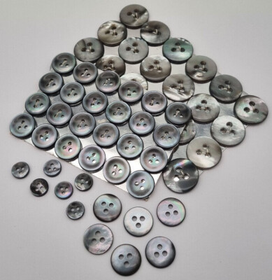 Grauer Perlmutt 3-Loch-Knopf 12-23 mm / Mother-of-Pearl Button Bouton Nacre E11