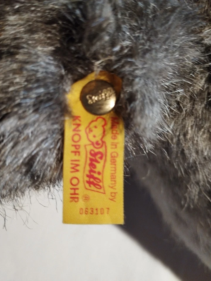 RAR! Steiff - Robbe, Seehund - mit Stimme -063107-45 cm lang, mit Knopf & Fahne - Bild 4 von 4