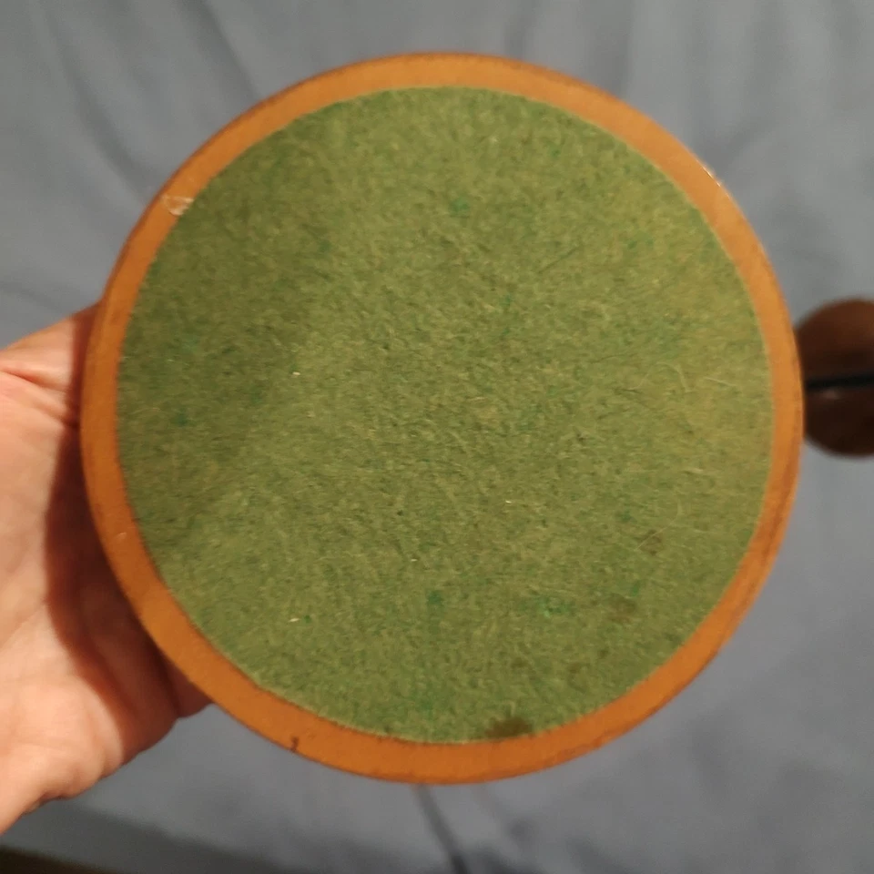 Candelabro cónico vintage de hierro forjado y madera de 5 brazos usado en excelente estado  Foto 4 de 4