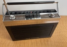 Vintage Realistic FM-AM Autoportable Radio ARS Model 12-677 - FREE SHIPPING