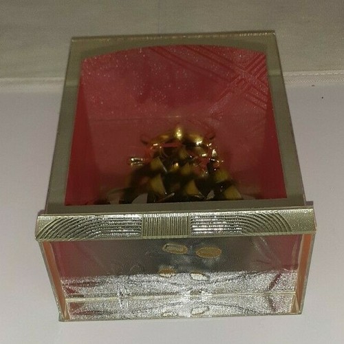 Vintage Chinese Sailing Ship Miniature with Ship Wheel in a Display Case - Picture 11 of 12