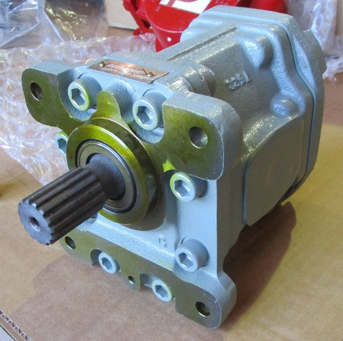 Bomba de engranajes hidráulica Hitachi Nabco para excavadora P#4238939 Mod# PLS3055 A1GR2 nueva - Imagen 1 de 14