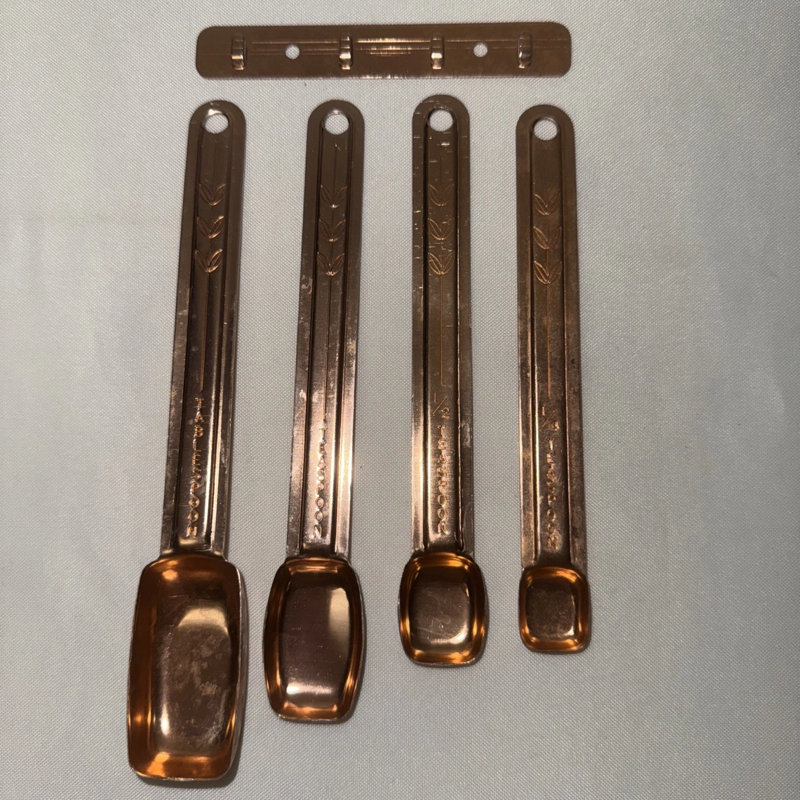 4 Vtg Leaf Design Long Handle Copper Colored Measuring Spoons W/ Holder
