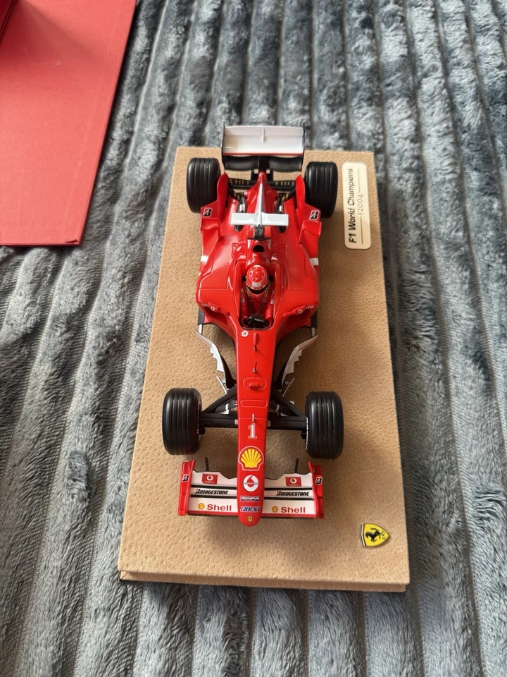 Ferrari F2004 Schumacher 1:18 F1 World Champion 2004 con teca e scatola orig. - Immagine 2 di 4