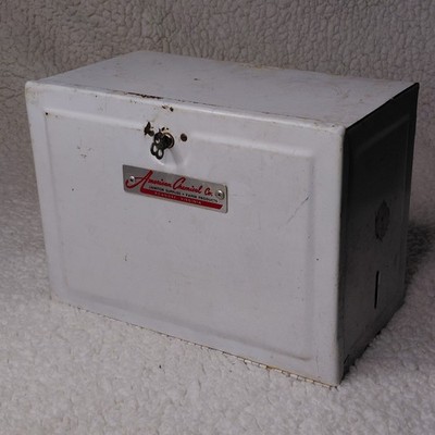 Vintage American Chemical Co Roanoke VA Metal Paper Towel Dispenser Cabinet Key