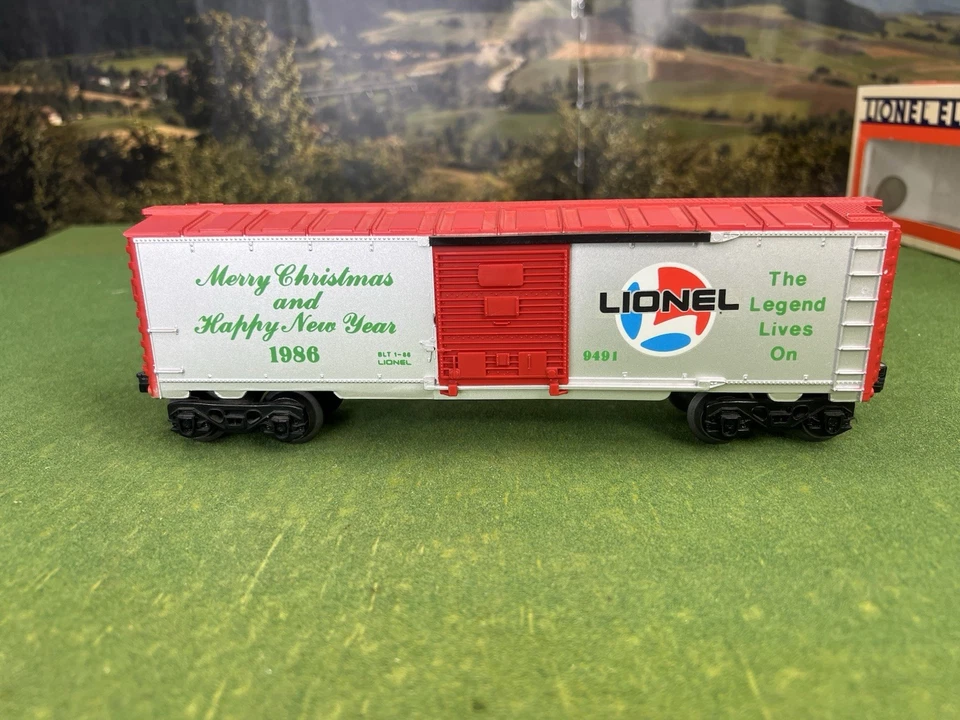 LIONEL 6-9491 CHRISTMAS BOX CAR 1986 MERRY CHRISTMAS/HAPPY NEW YEAR C7-C8 IN BOX - Image 2 of 4