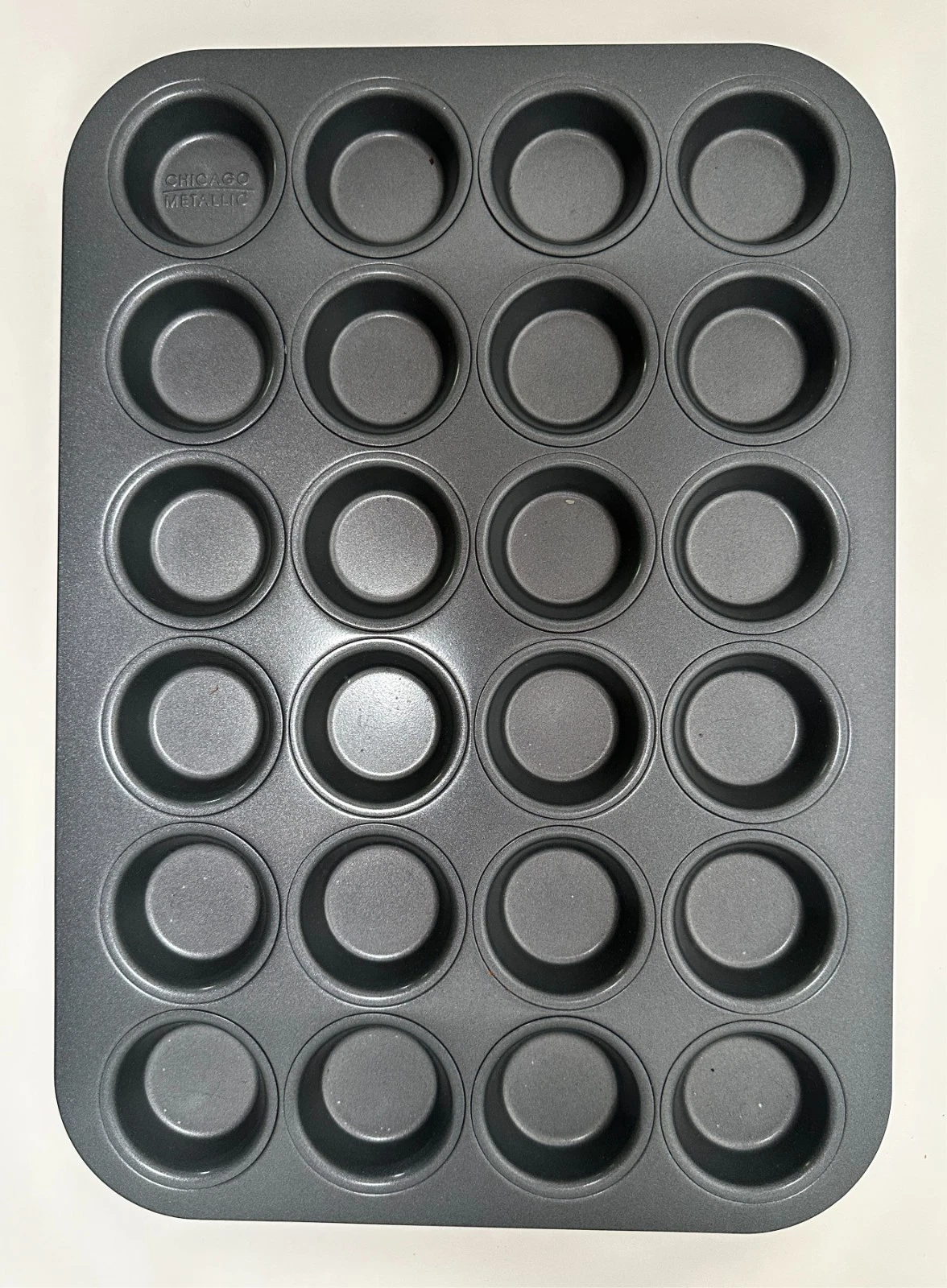 Chicago Metallic Professional 24-Cup Non-Stick Mini-Muffin Pan, 15.75-Inch-by-11
Opens in a new wind