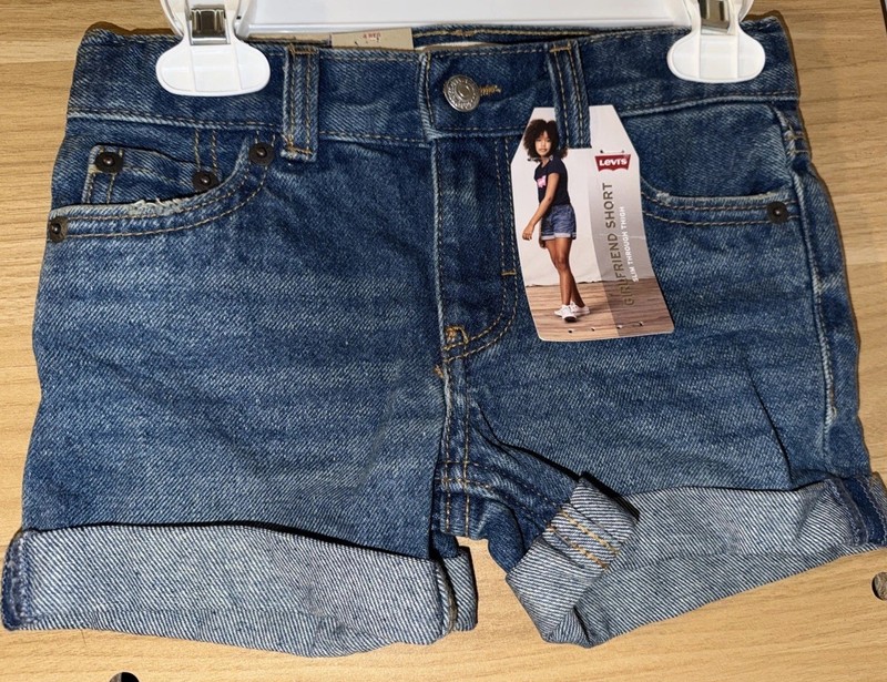 Levi’s Girls’ Girlfriend Short Slim Through Thigh Size 4 New
