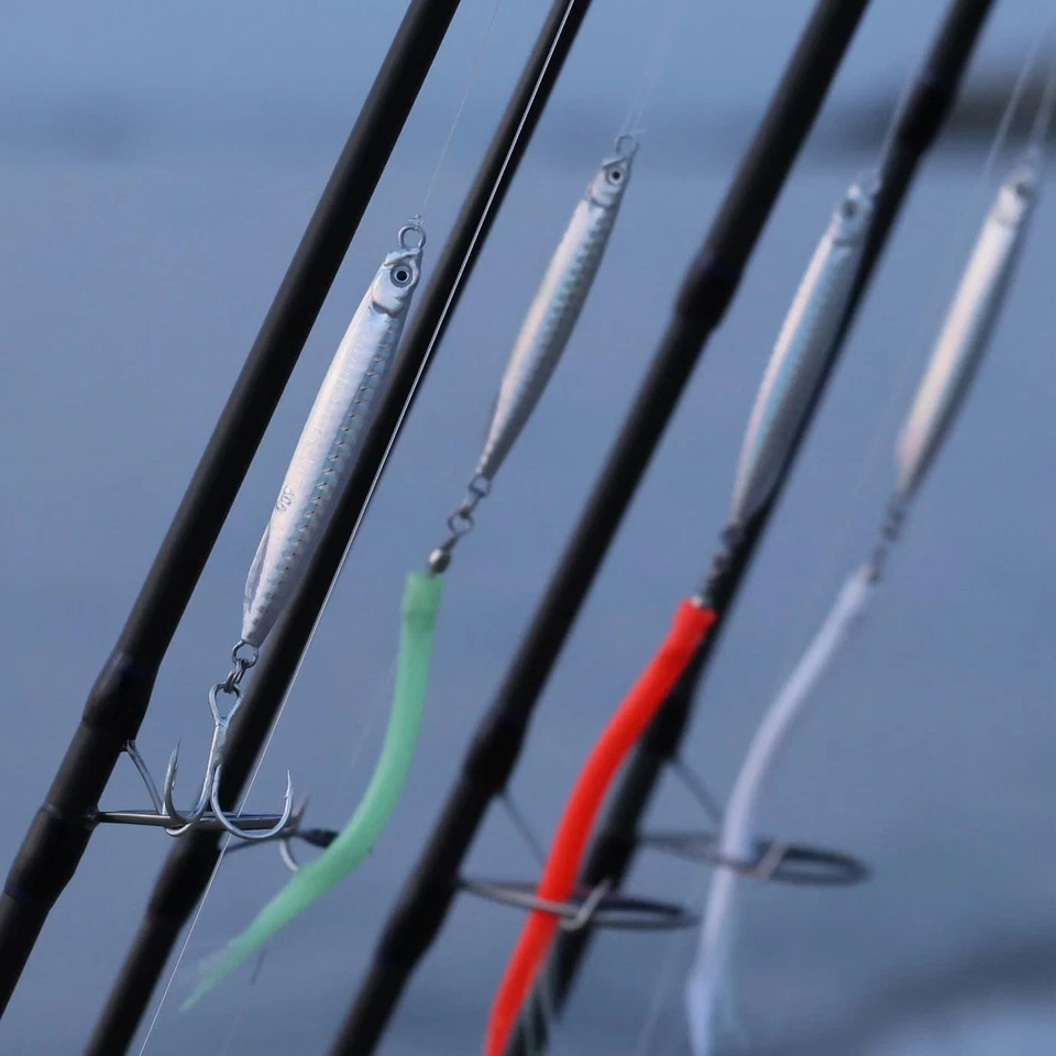 NAVICATCH Señuelos de pesca plateados de agua salada plantillas de pesca para pez azul, lubina a rayas. Foto 4 de 4