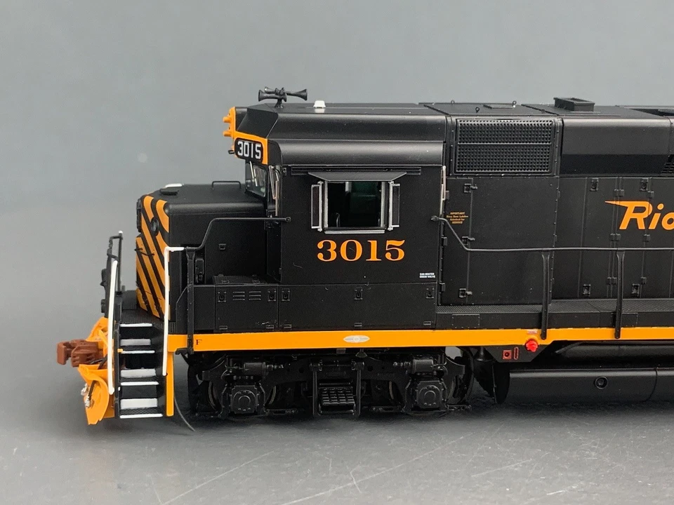 HO ScaleTrains GP30 Phase Id Locomotive Rio Grande #3015 DCC/SND NIB! HO7215 - Image 3 of 4