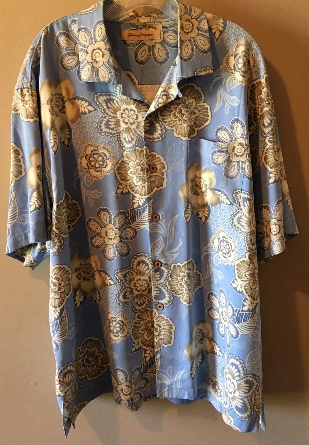 Tommy Bahama Hawaiian Men's Shirt Size Large 100% Silk Hibiscus Flowers