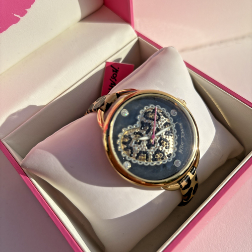 NEW: Betsey Johnson Leopard Pattern Heart Dial Watch; box and tags, never worn - Bild 13 von 13