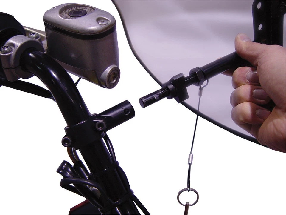 Parabrisas Cobra Protek con recorte de faros, 20" de alto Powermadd 24570 Foto 2 de 2