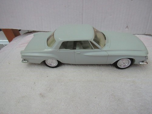 Marca JO-HAN. Dodge Dart 1962. 2 puertas techo rígido. PROMOCIÓN FRICCIÓN DE TRABAJO. ¡SIN DEFORMACIÓN!