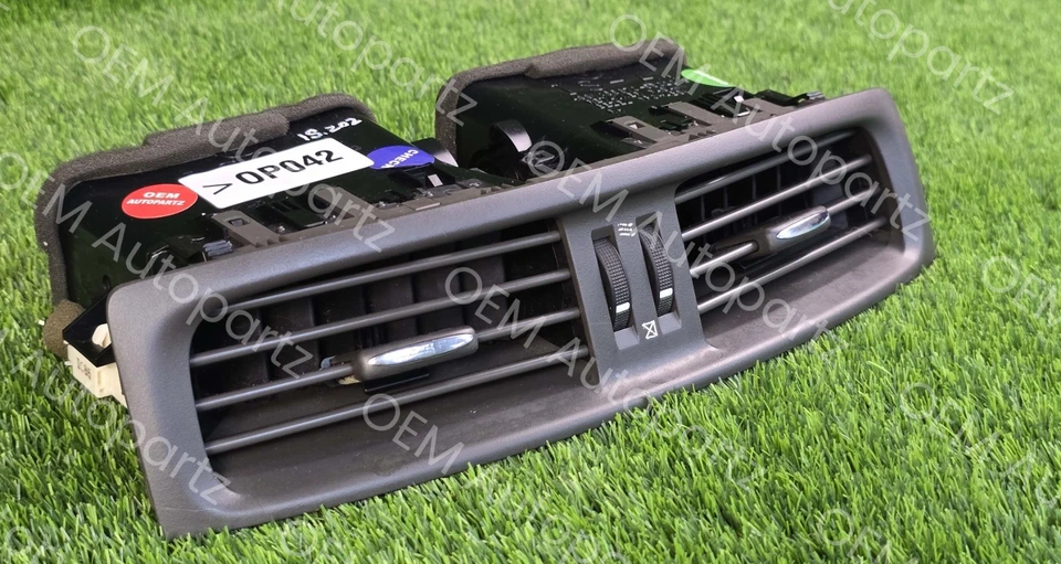 Lexus IS250 IS350 09-2013 Genuine AC /Heater Air Vent panel 55670-53020 oem used - Image 2 of 4