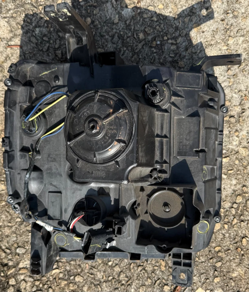 GMC SIERRA 1500 2500HD 3500 2014-2019 HD Halogen Driver Side LH Headlight OEM - Image 4 of 4