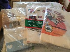 paper table cloths and napkins