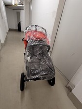 Rot-Grauer Bugaboo Kinderwagen Chamäleon