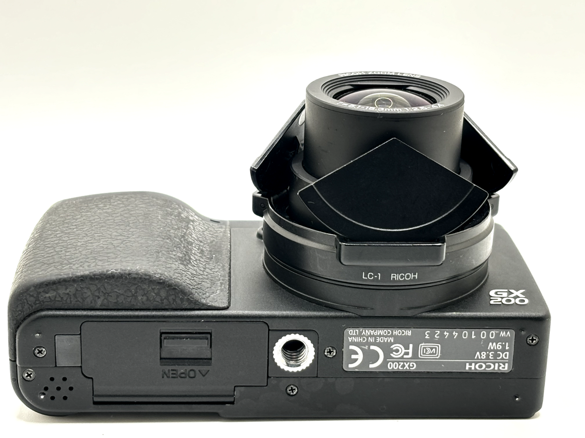 Ricoh GX200 12.1 MP 3x 24-72mm Zoom VF-1 Vintage Compact
