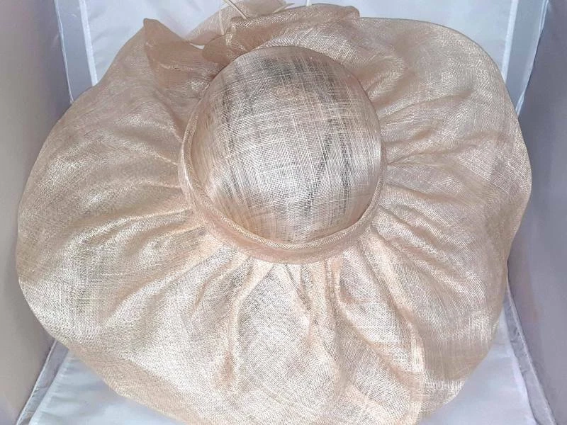 PAGLIA CERIMONIA FALDA LARGA BEIGE ART.9465 - Immagine 2 di 2