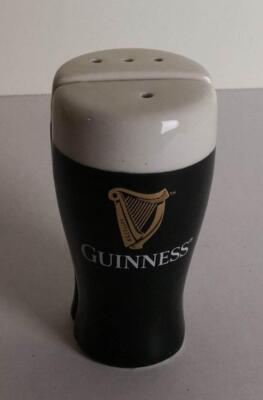 Guinness Bier Salz-u. Pfefferstreuer, in Bierglasform, Keramik, Neu
