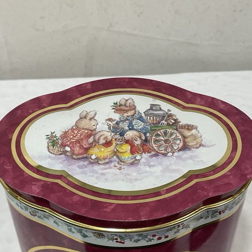 Vintage Biscuit Tin Made in England Christmas Bunny Family Burgundy Gold Trim - Picture 7 of 14