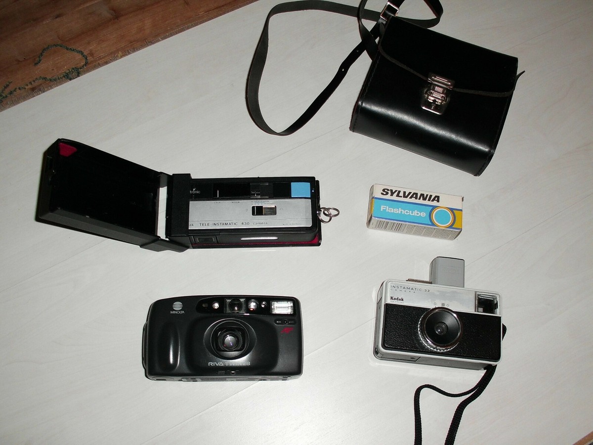 Lot De 2 Appareils Photo Anciens – Kodak Et Pentax – Occasion