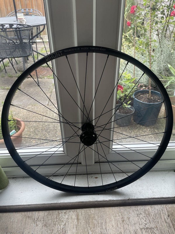 Hunt Trail Wide V2 29" Boost Front Centre Lock inc. Torq caps