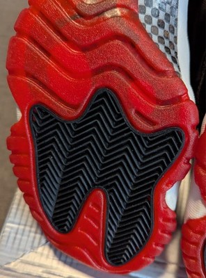 Men's Air Jordan 11 Retro Bred Playoffs size 8.5 NIB