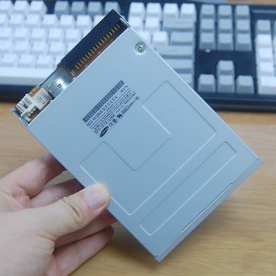 Samsung IDE 3.5 inch built-in floppy drive SFD-321B computer disk drive