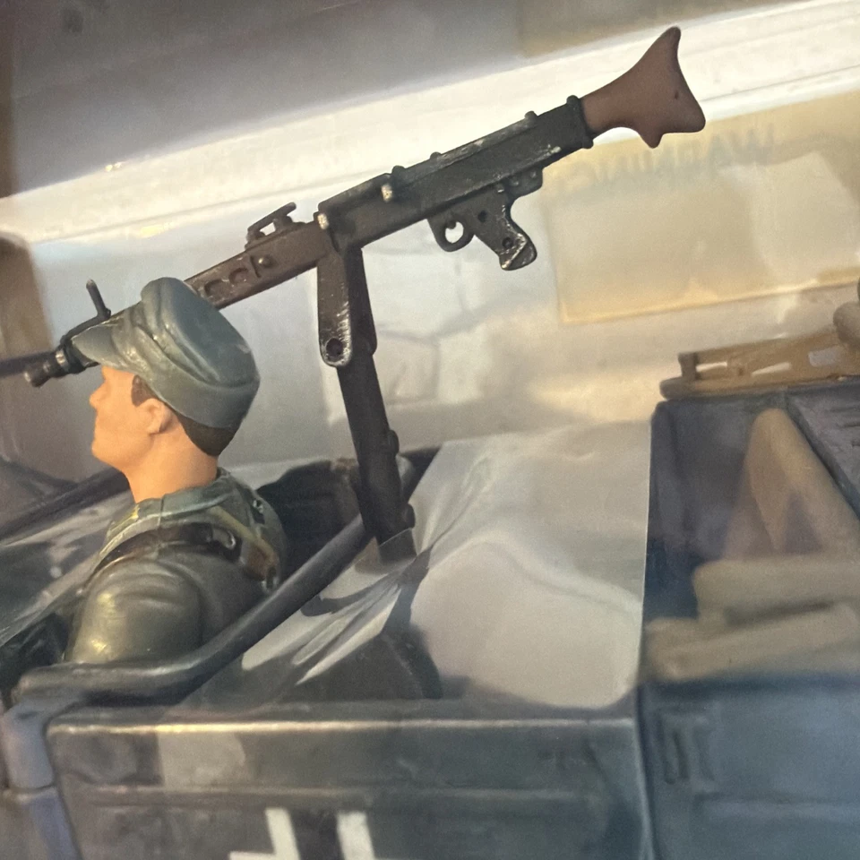 Игрушки 21 века The Ultimate Soldier Kubelwagen Вторая мировая война немецкие военные 1:18 2000 - Изображение 3 из 4