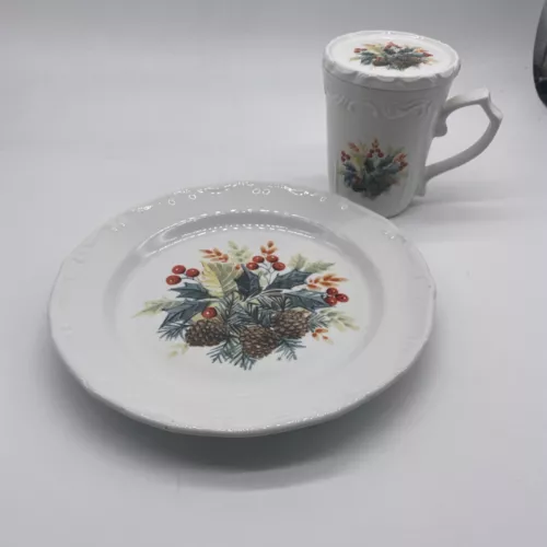 Gibson Holiday Pinecone & Holly Plate Cup And Lid Set