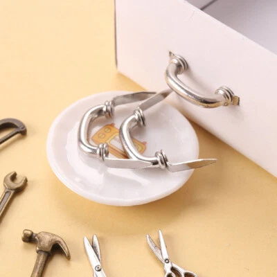 6 Stück Maßstab 1:12 Puppenhaus Miniatur Silber Tür Schublade Griff Metall Möbel - Bild 1 von 4