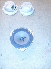 TL        2003. Passanger rear Speaker 258622